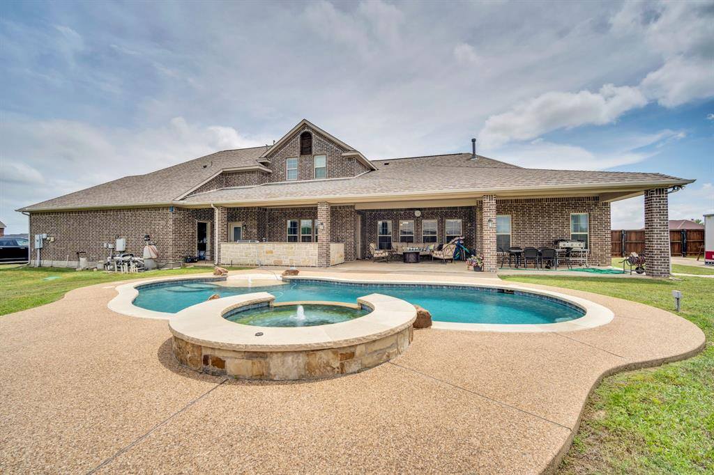 8611 Mattie Lane, Waxahachie, TX 75167