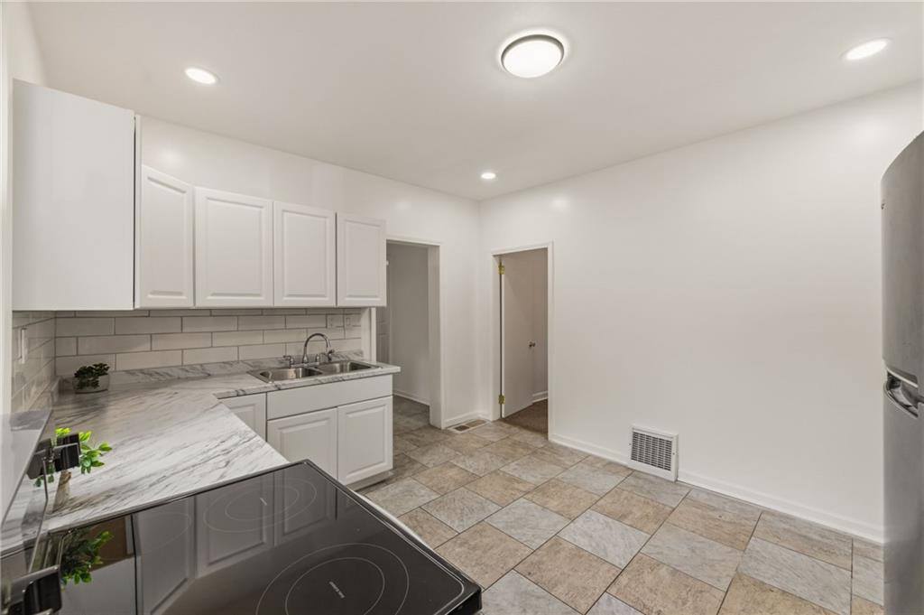 6010 Kenwood Avenue, Kansas City, MO 64110