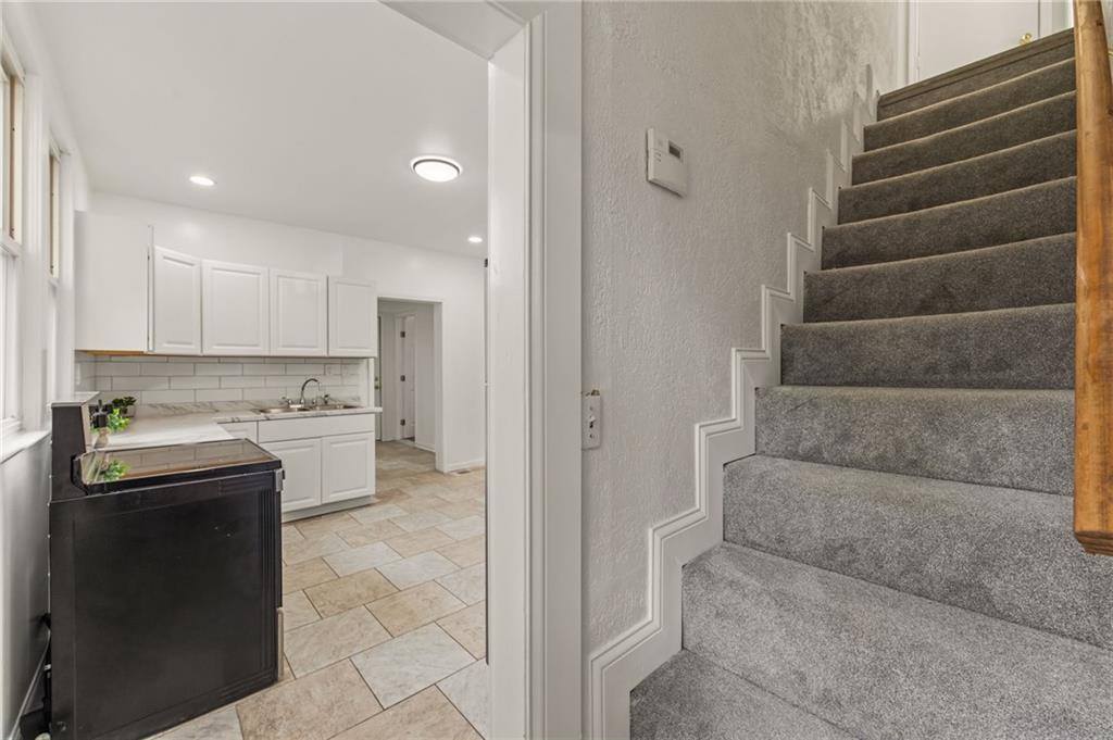 6010 Kenwood Avenue, Kansas City, MO 64110