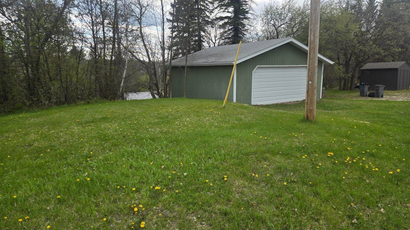 388 Longview Road W, Lake Metigoshe, ND 58318