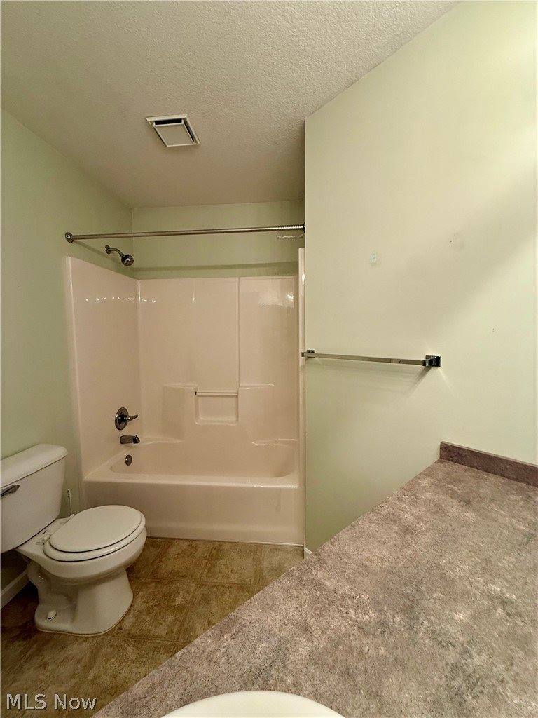 156 Spinnaker Drive, Columbiana, OH 44408