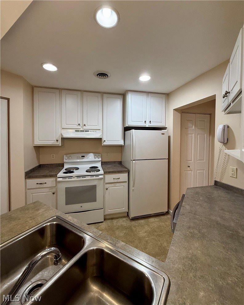 156 Spinnaker Drive, Columbiana, OH 44408