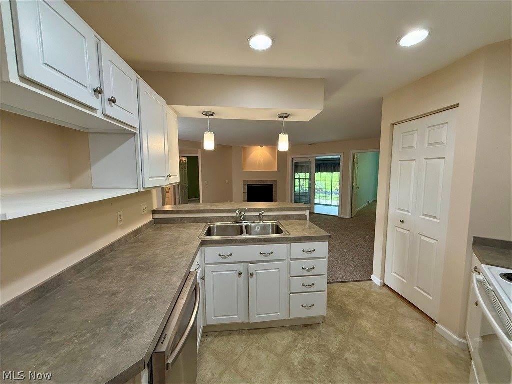 156 Spinnaker Drive, Columbiana, OH 44408