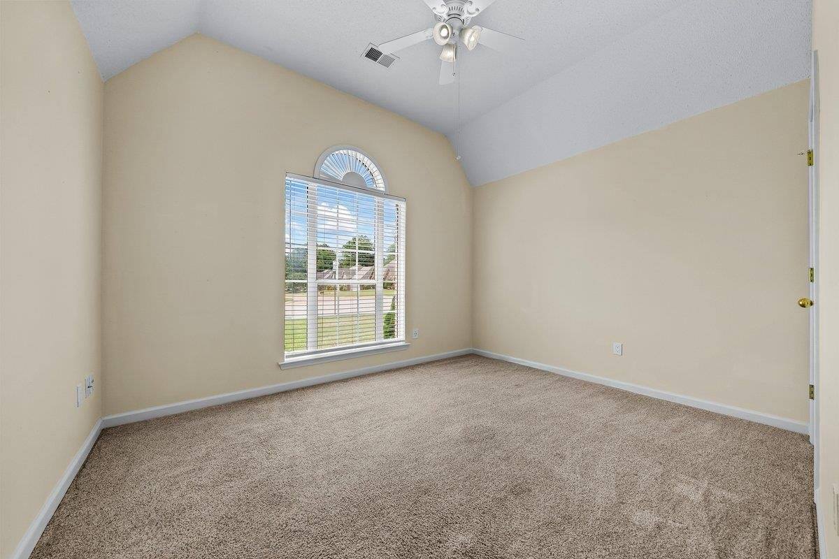 250 Lakewood Dr, Oakland, TN 38060