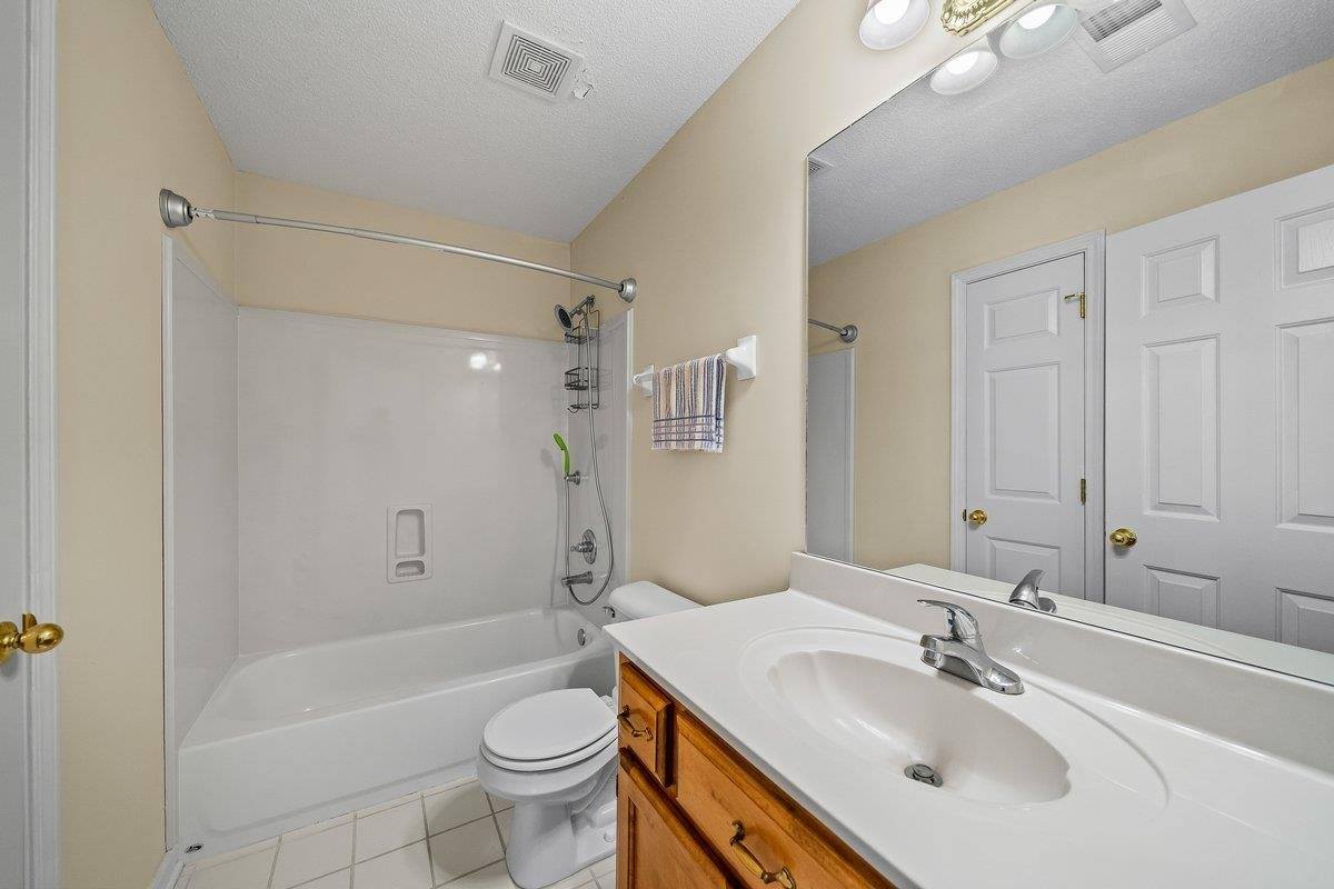 250 Lakewood Dr, Oakland, TN 38060
