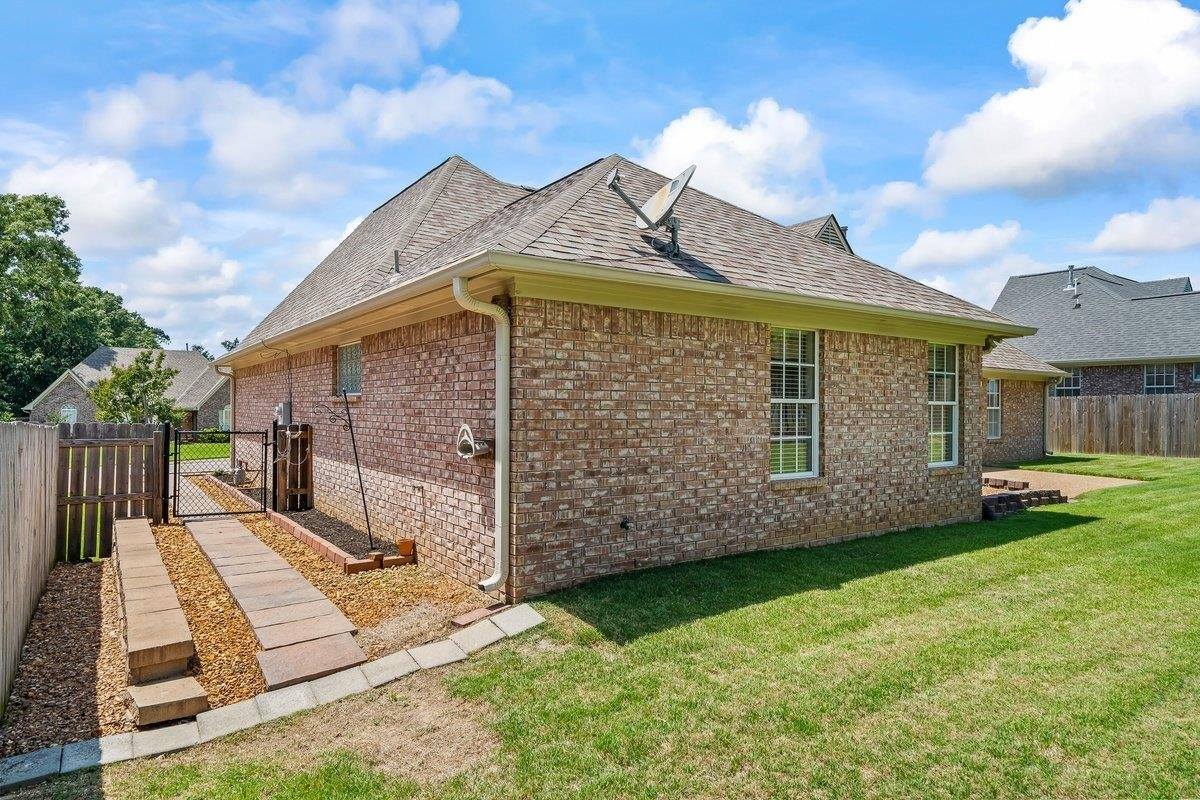 250 Lakewood Dr, Oakland, TN 38060