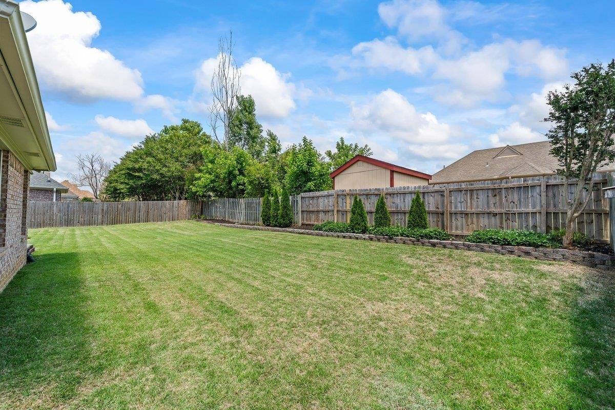 250 Lakewood Dr, Oakland, TN 38060