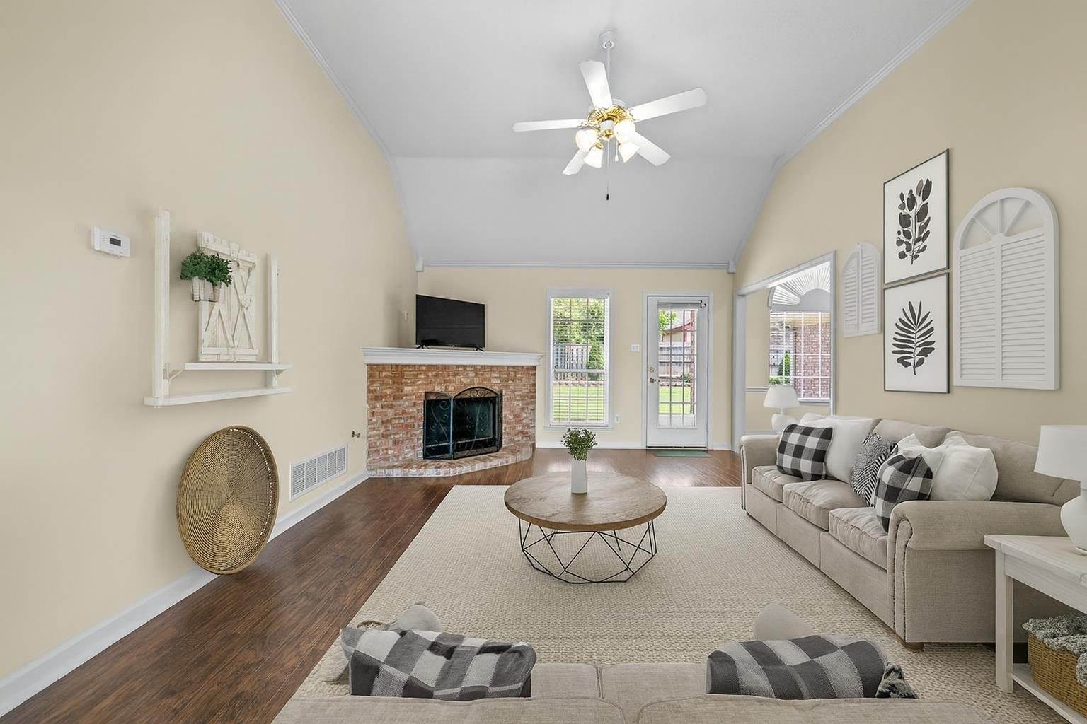 250 Lakewood Dr, Oakland, TN 38060