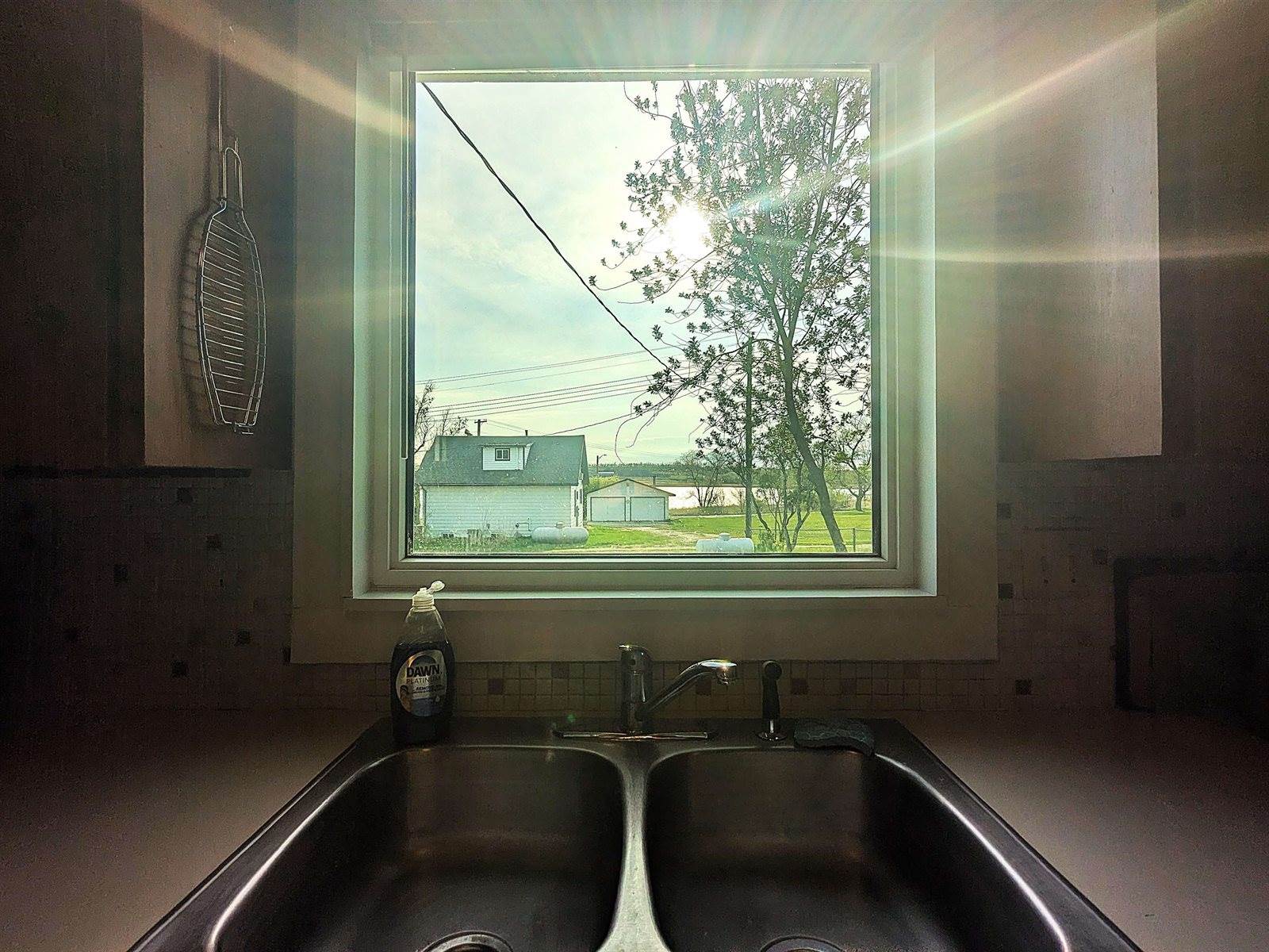 207 2nd Ave NW, Kenmare, ND 58746