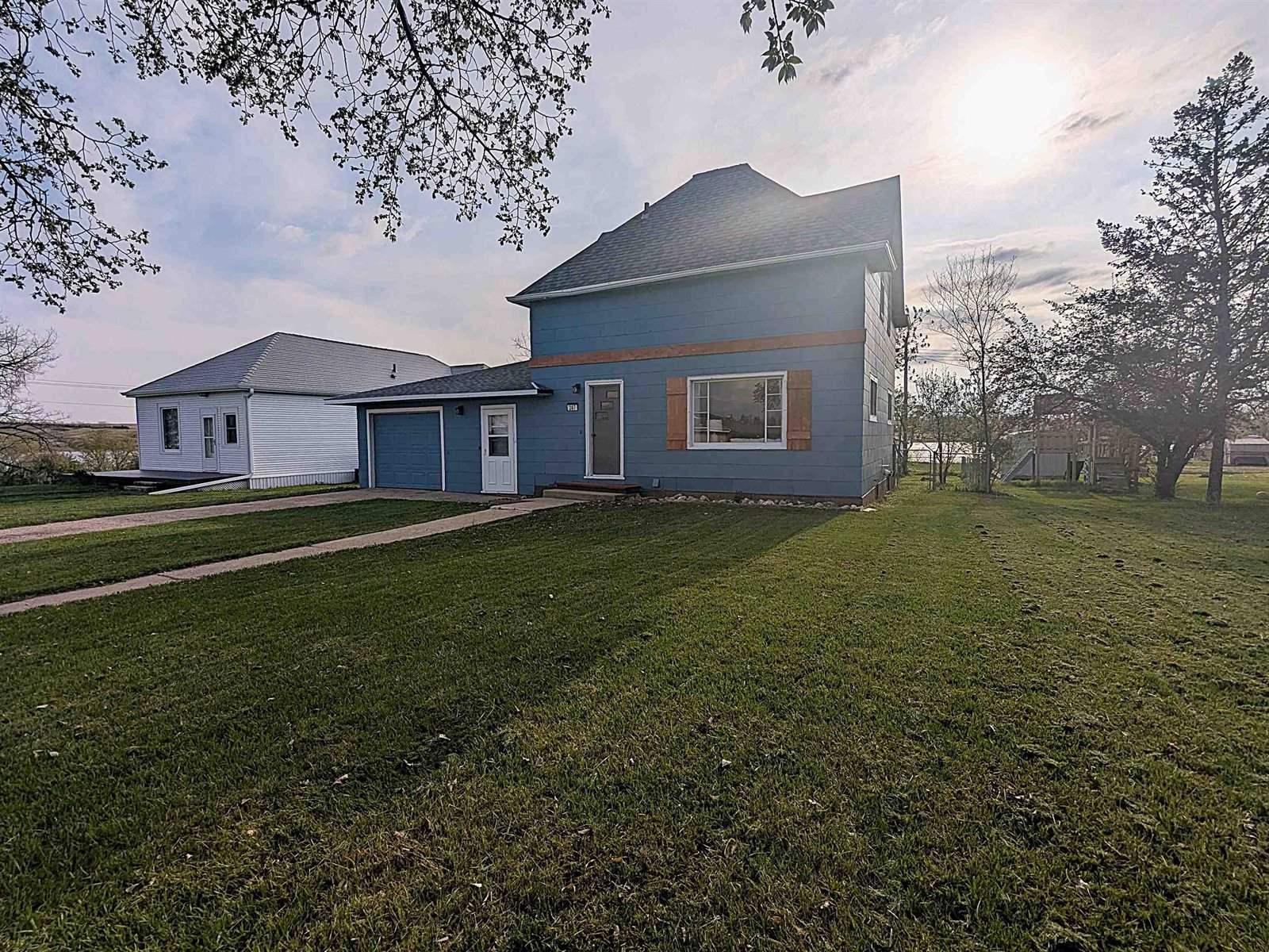 207 2nd Ave NW, Kenmare, ND 58746