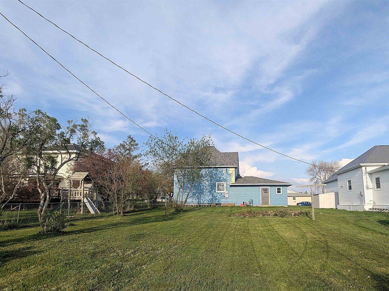 207 2nd Ave NW, Kenmare, ND 58746