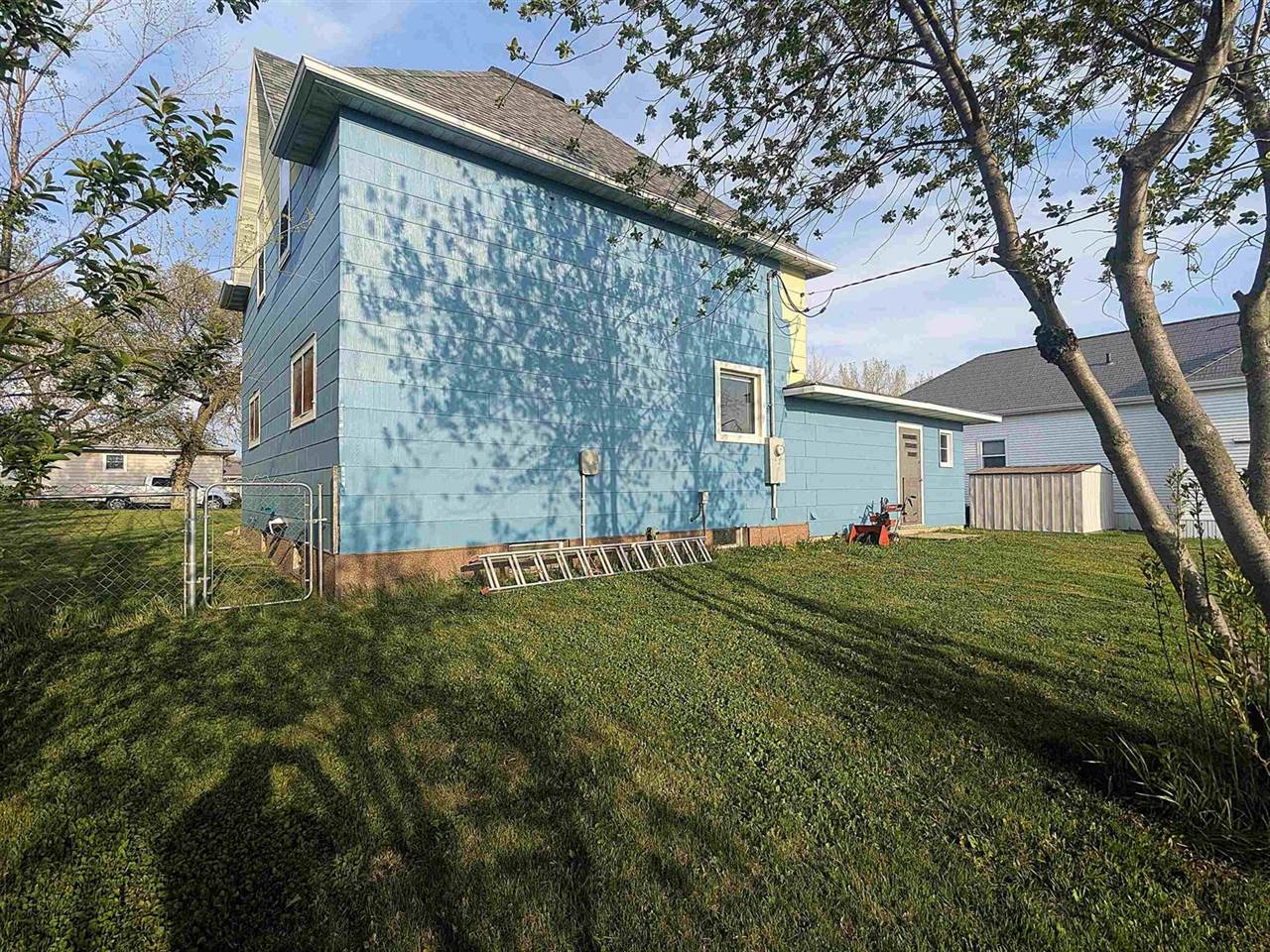 207 2nd Ave NW, Kenmare, ND 58746