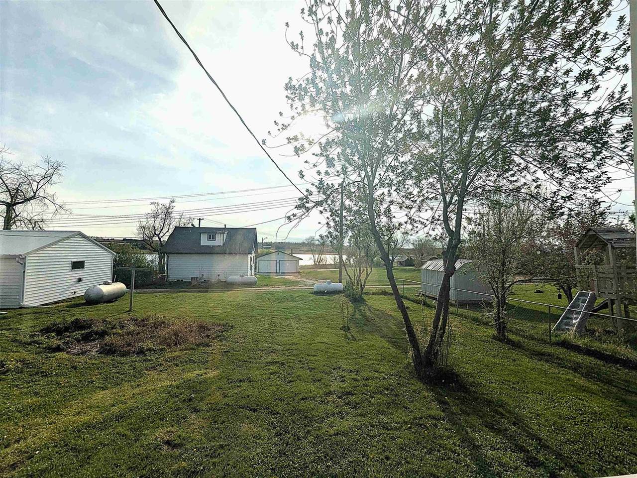 207 2nd Ave NW, Kenmare, ND 58746