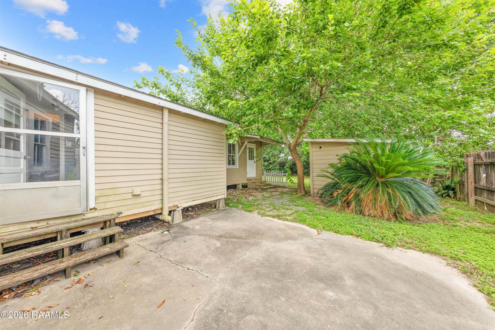 405 North Adams Avenue, Rayne, LA 70578