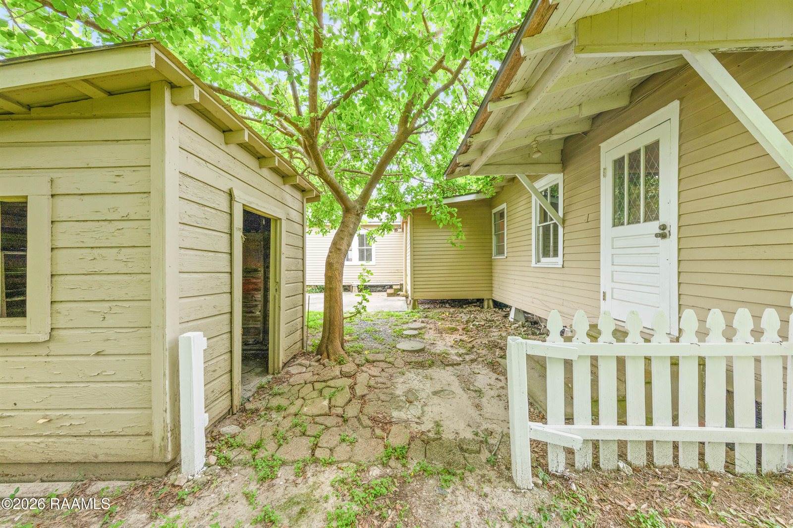 405 North Adams Avenue, Rayne, LA 70578