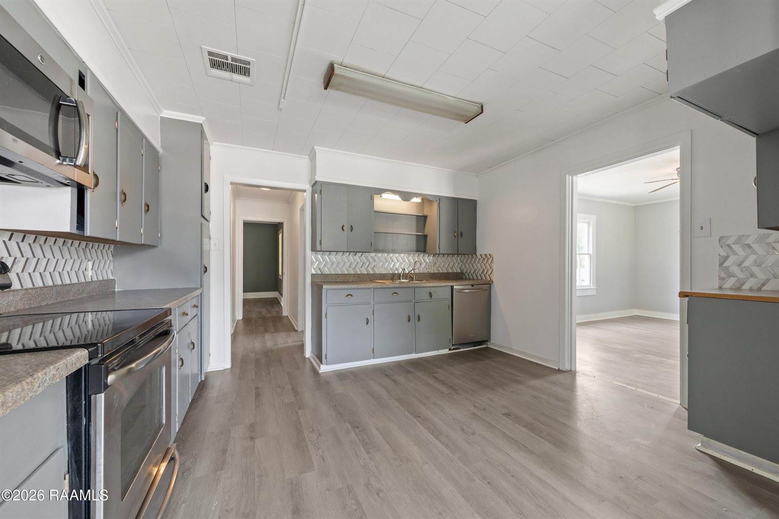 405 North Adams Avenue, Rayne, LA 70578