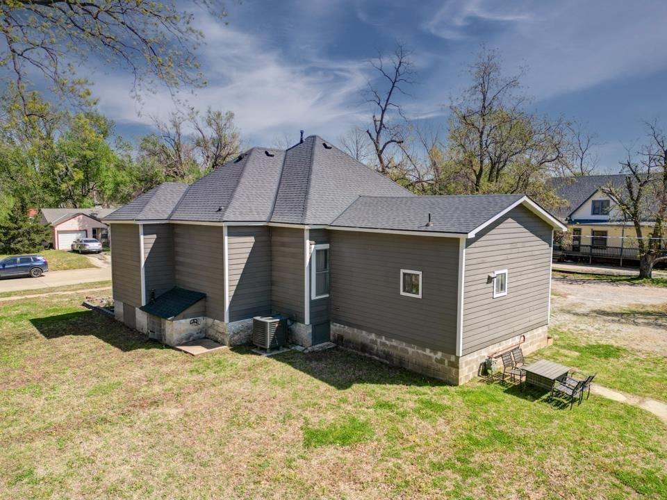 721 East 17th, Winfield, KS 67156