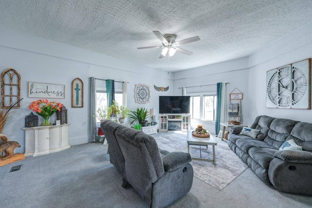 721 East 17th, Winfield, KS 67156