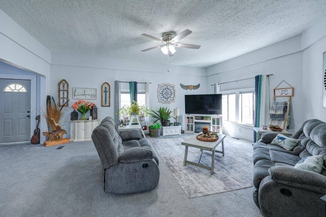 721 East 17th, Winfield, KS 67156