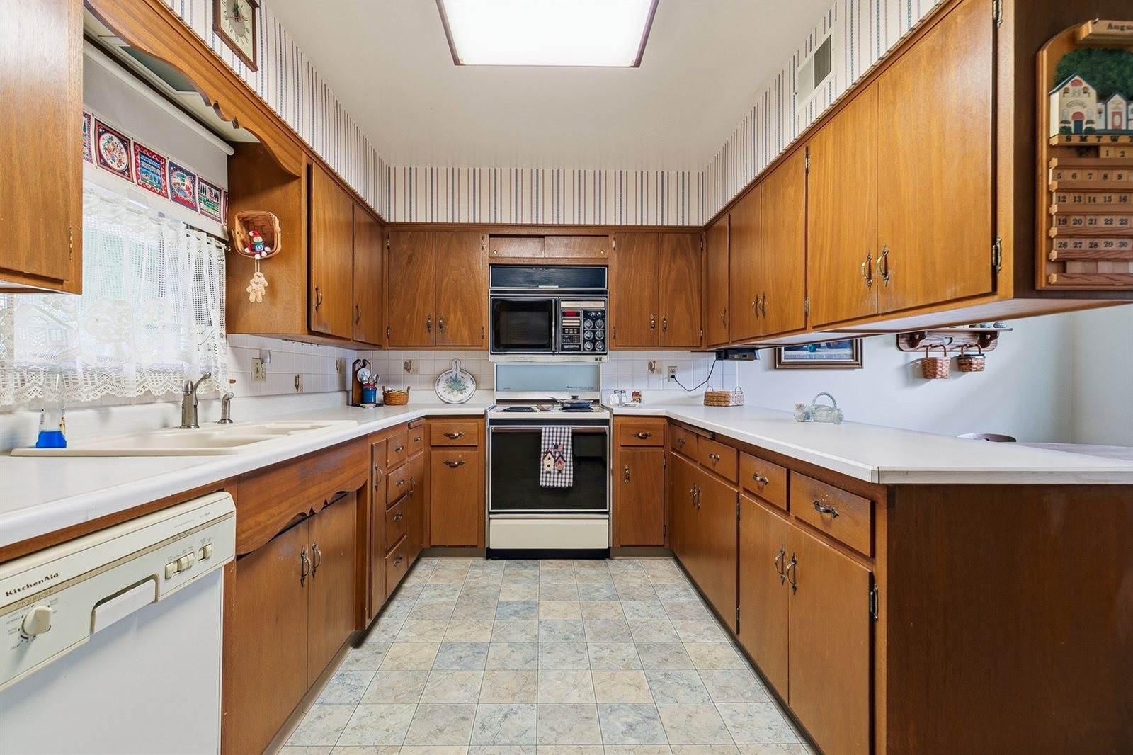 3324 34th Ave Court, Rock Island, IL 61201
