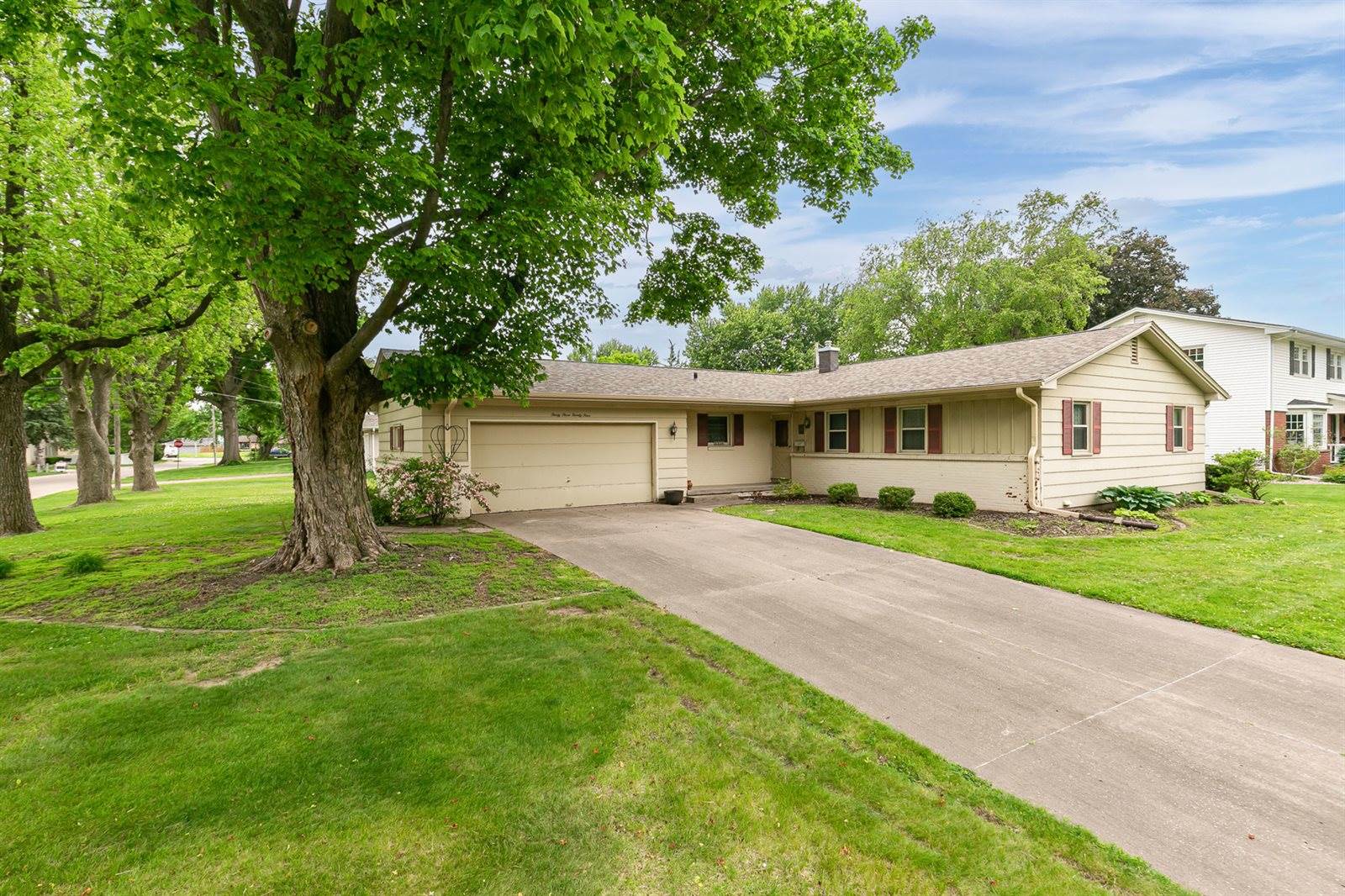 3324 34th Ave Court, Rock Island, IL 61201