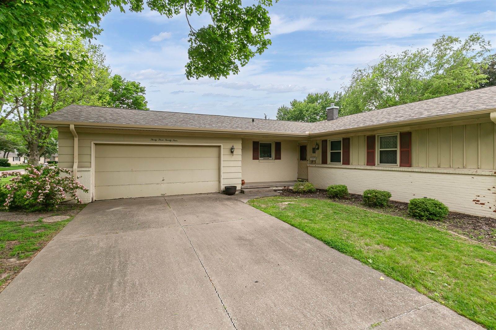 3324 34th Ave Court, Rock Island, IL 61201