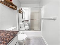 4125 Spruce St, Florence, OR 97439