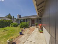 4125 Spruce St, Florence, OR 97439