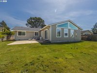4125 Spruce St, Florence, OR 97439