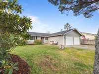 4125 Spruce St, Florence, OR 97439