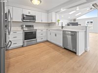 4125 Spruce St, Florence, OR 97439