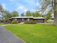 576 Timber Hills Drive, Freeport, IL 61032