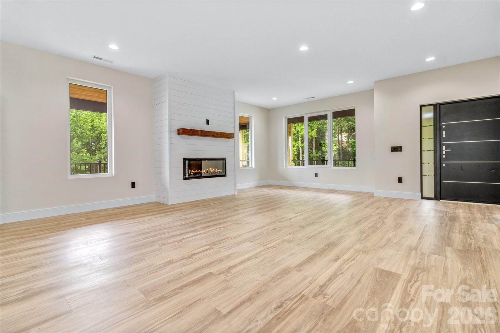 221 Coopers Drive, Hendersonville, NC 28739