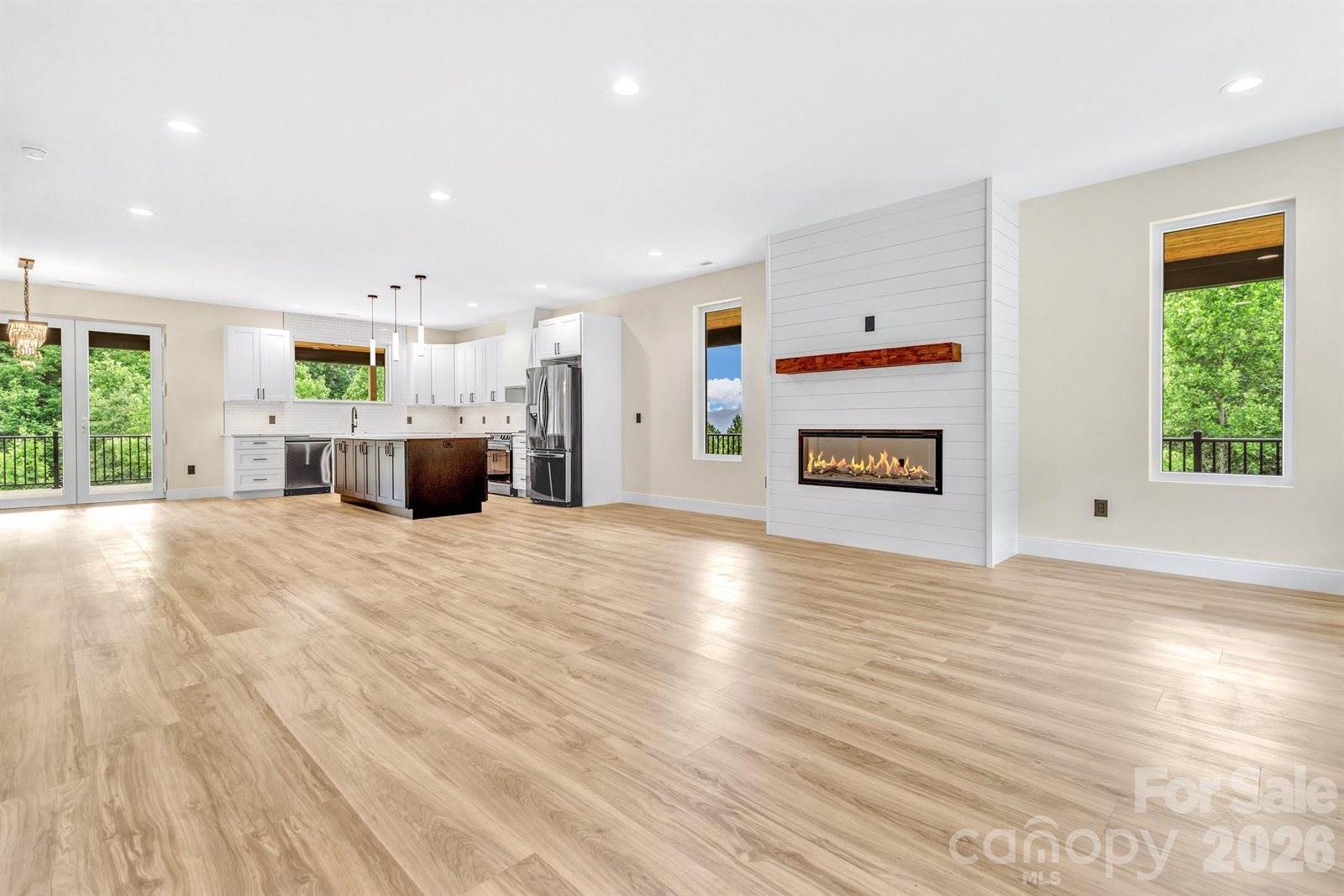 221 Coopers Drive, Hendersonville, NC 28739