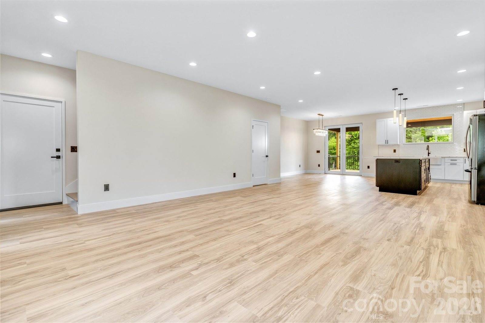 221 Coopers Drive, Hendersonville, NC 28739