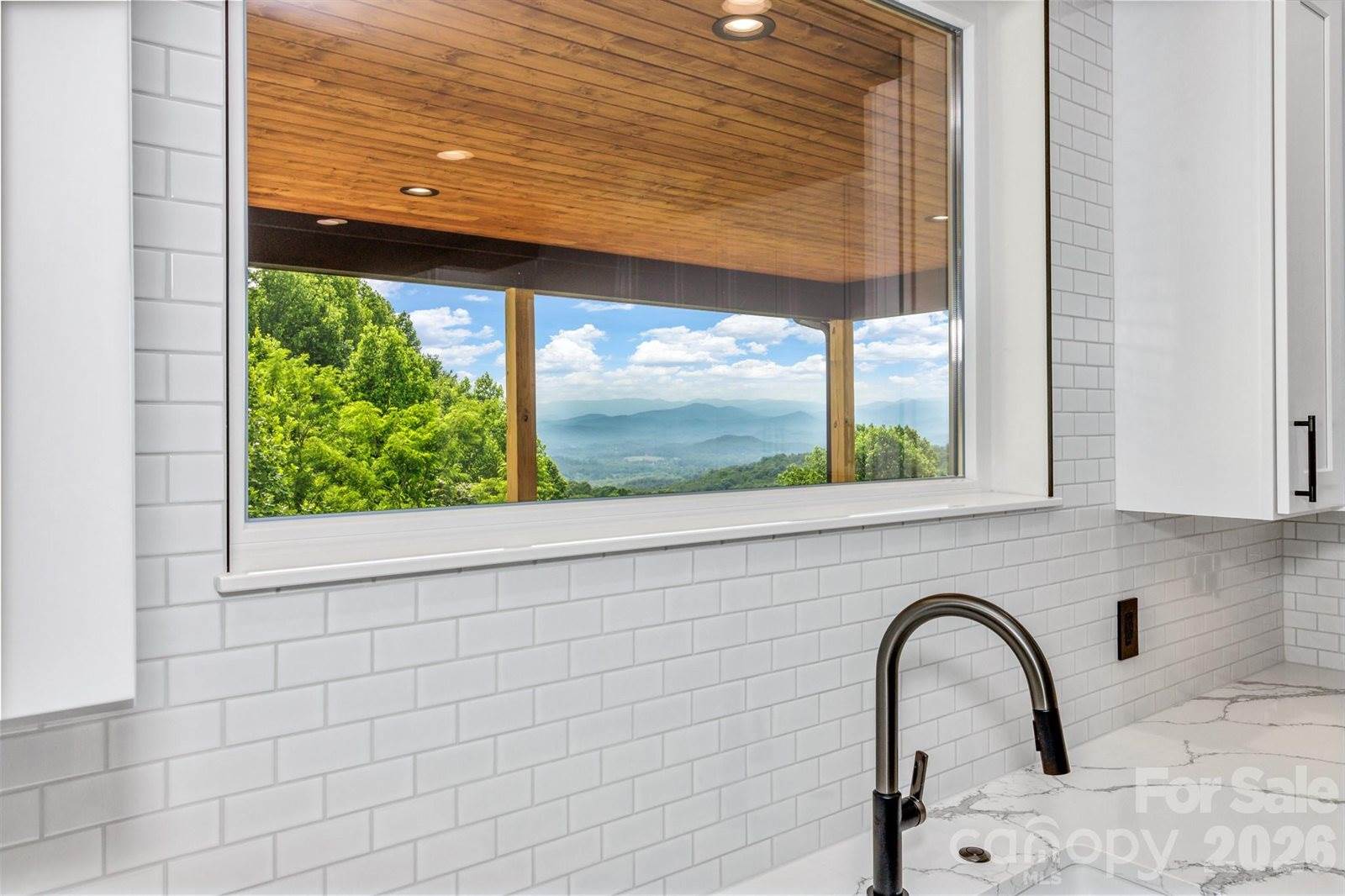 221 Coopers Drive, Hendersonville, NC 28739