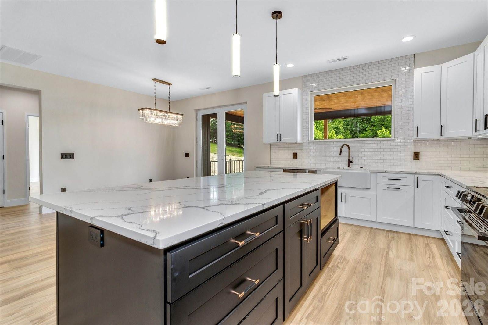 221 Coopers Drive, Hendersonville, NC 28739