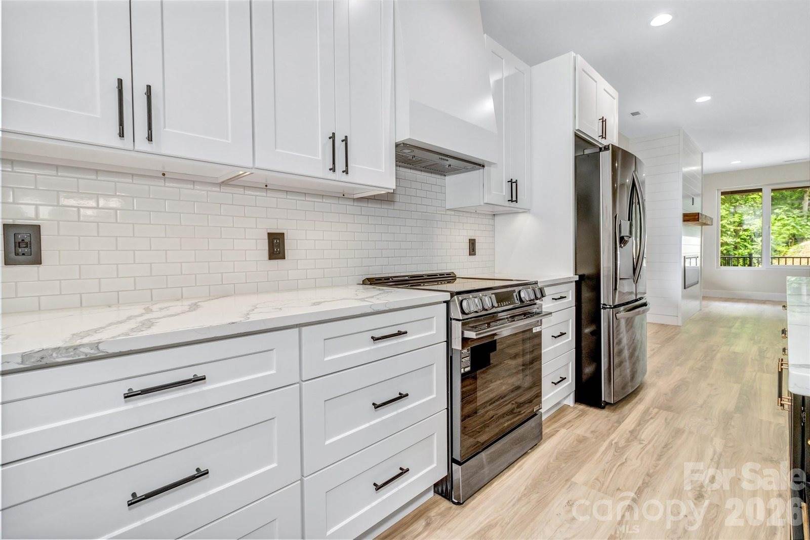 221 Coopers Drive, Hendersonville, NC 28739