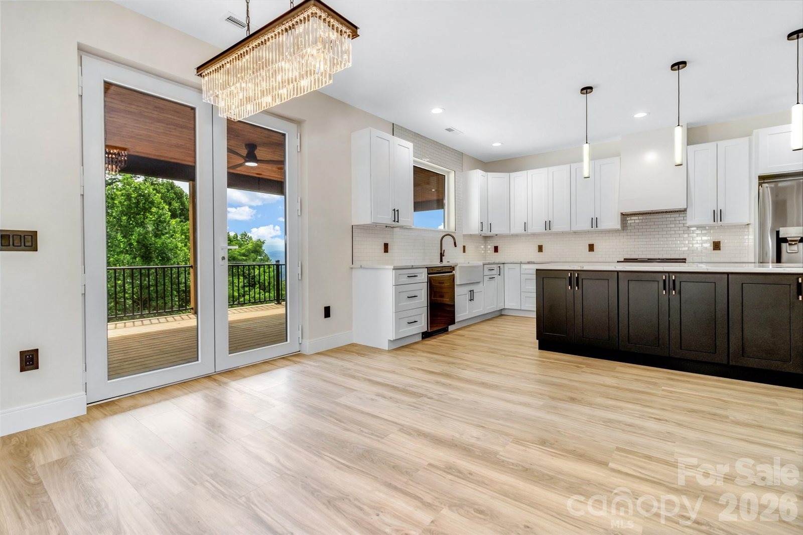 221 Coopers Drive, Hendersonville, NC 28739