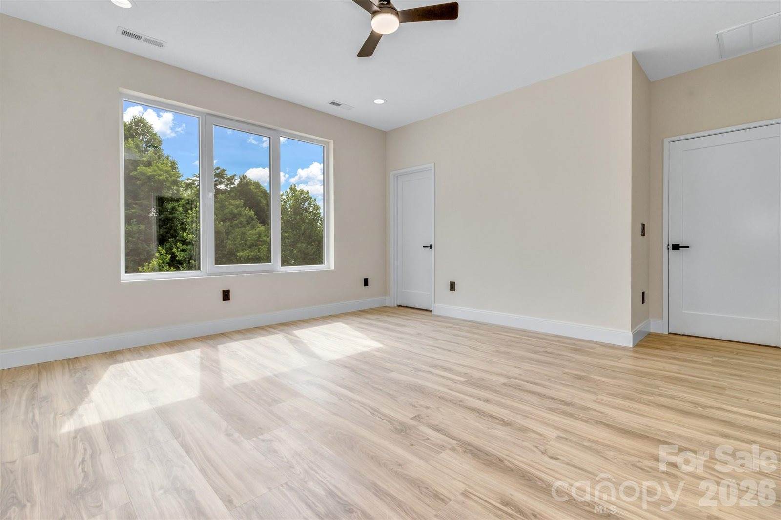 221 Coopers Drive, Hendersonville, NC 28739