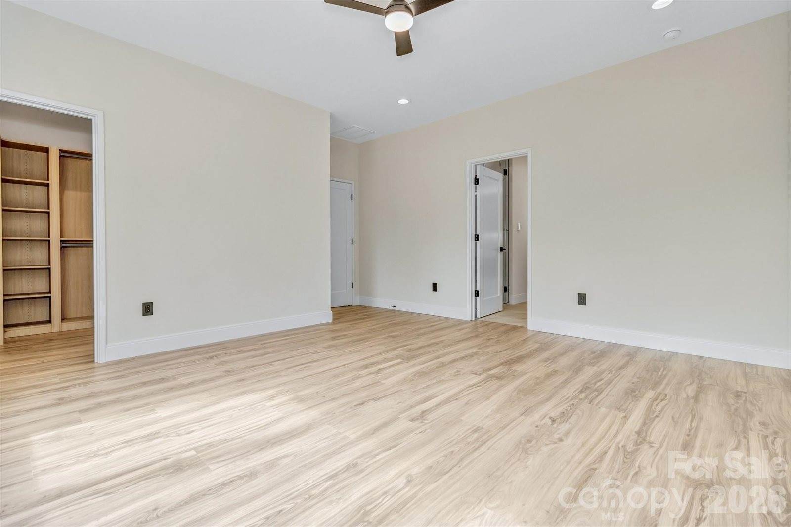 221 Coopers Drive, Hendersonville, NC 28739