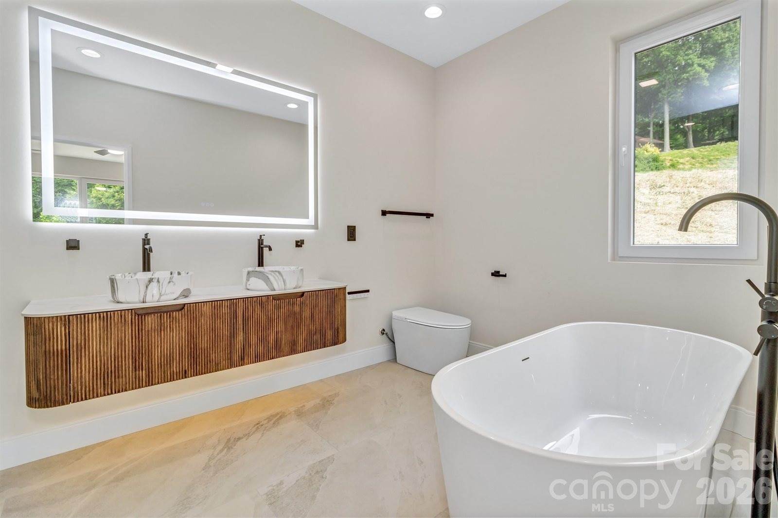 221 Coopers Drive, Hendersonville, NC 28739