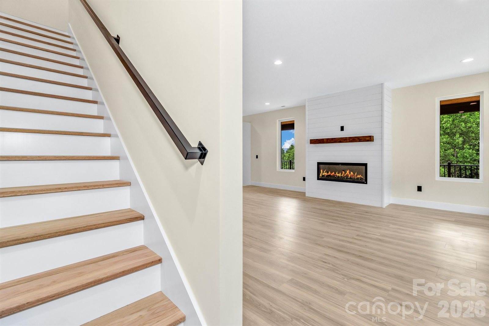 221 Coopers Drive, Hendersonville, NC 28739