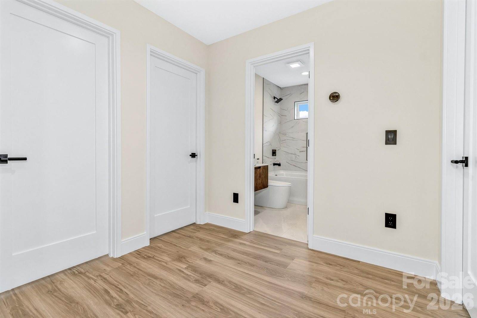 221 Coopers Drive, Hendersonville, NC 28739