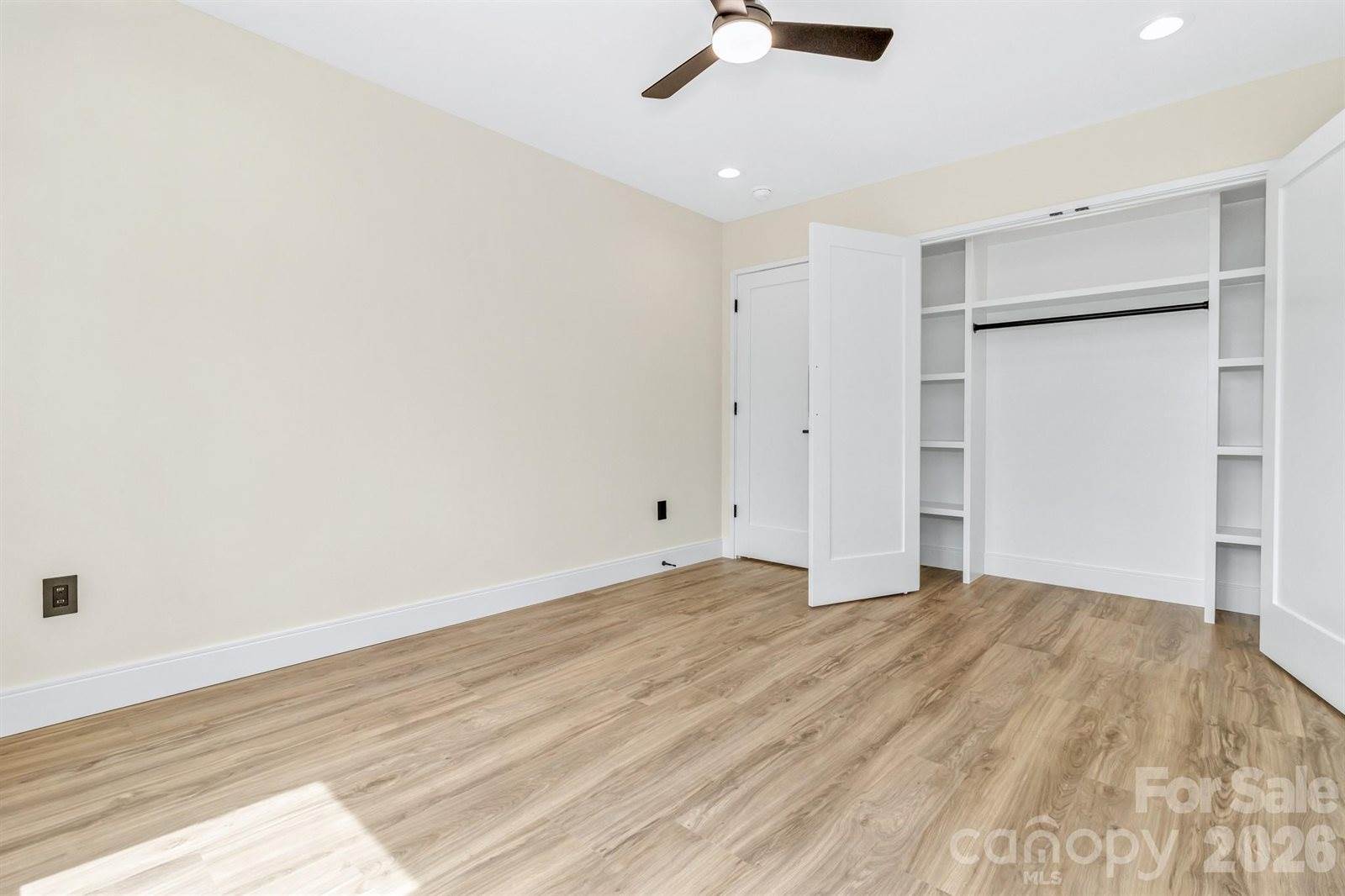 221 Coopers Drive, Hendersonville, NC 28739