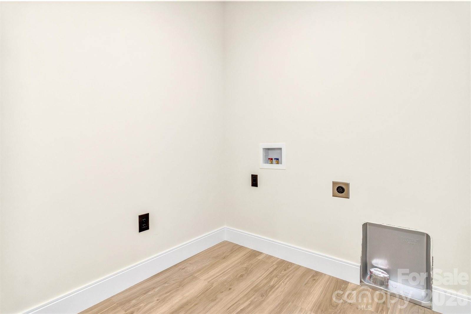 221 Coopers Drive, Hendersonville, NC 28739