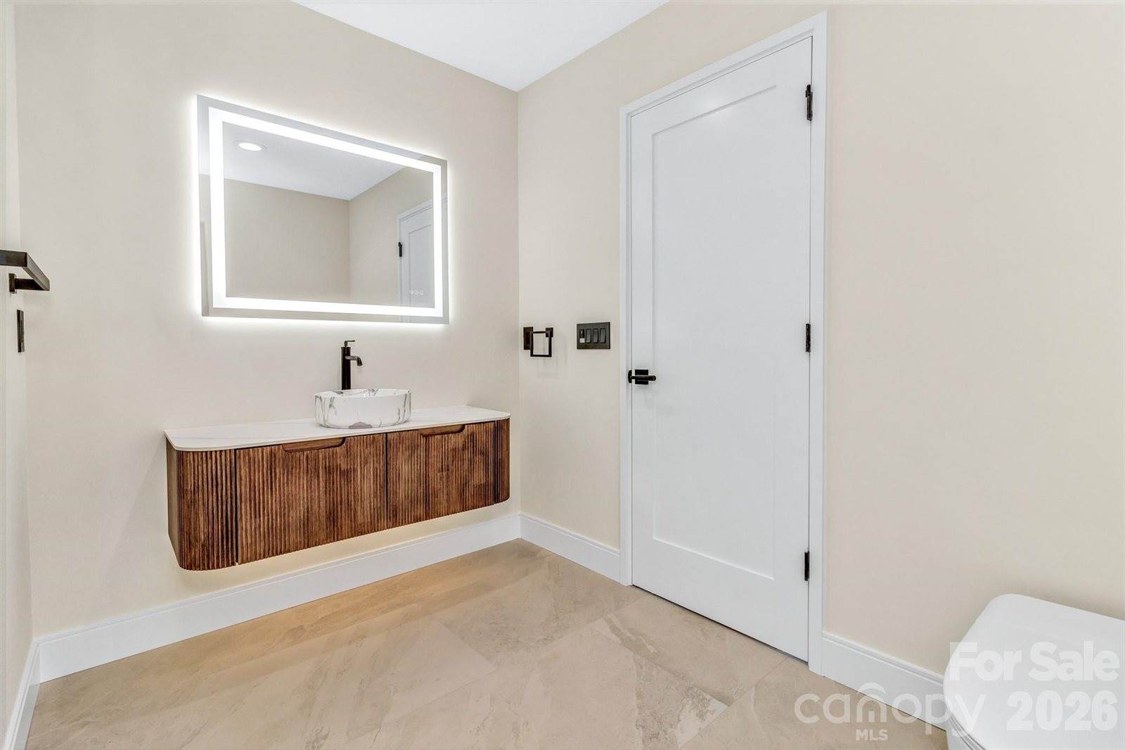 221 Coopers Drive, Hendersonville, NC 28739