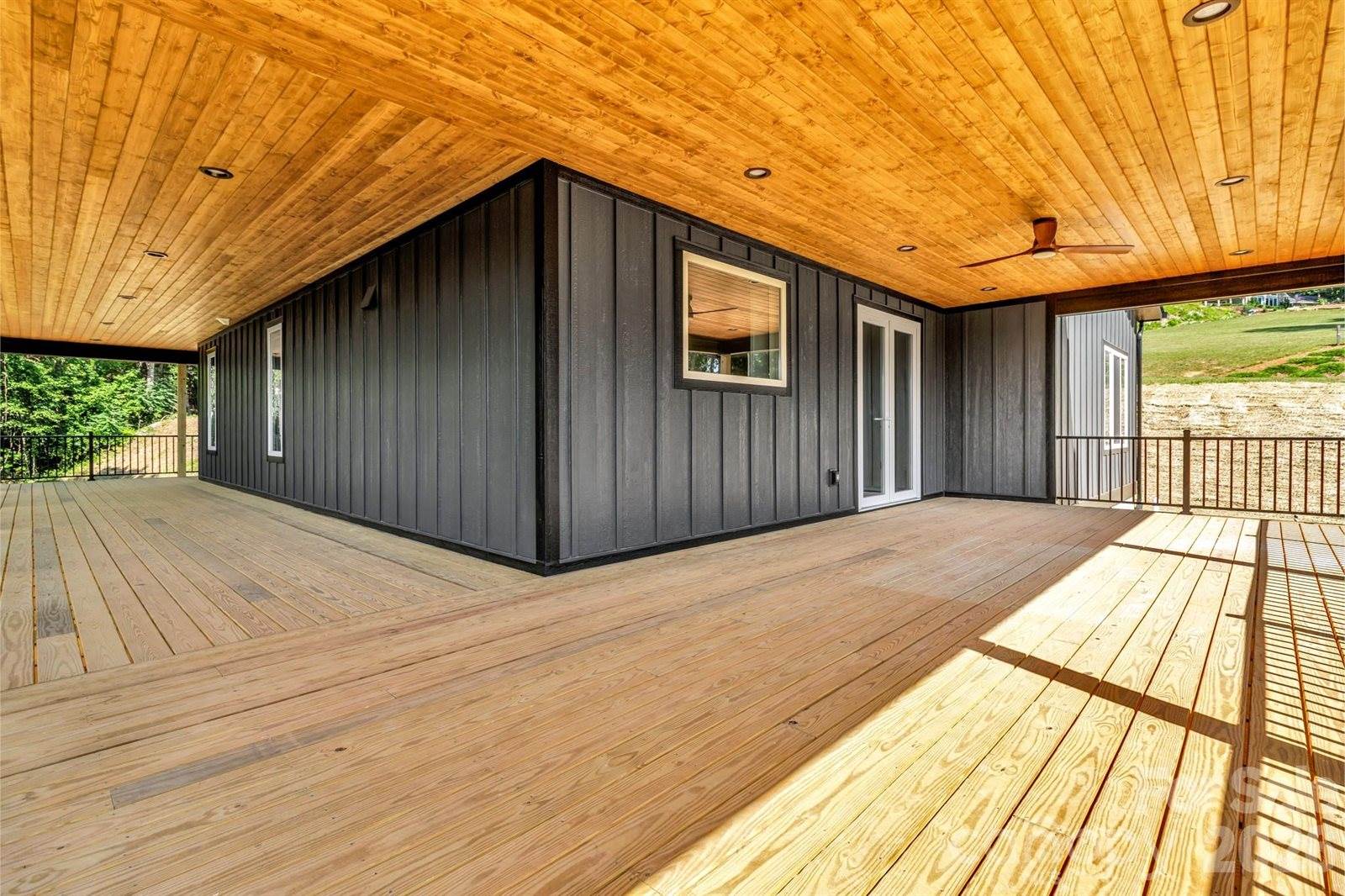 221 Coopers Drive, Hendersonville, NC 28739