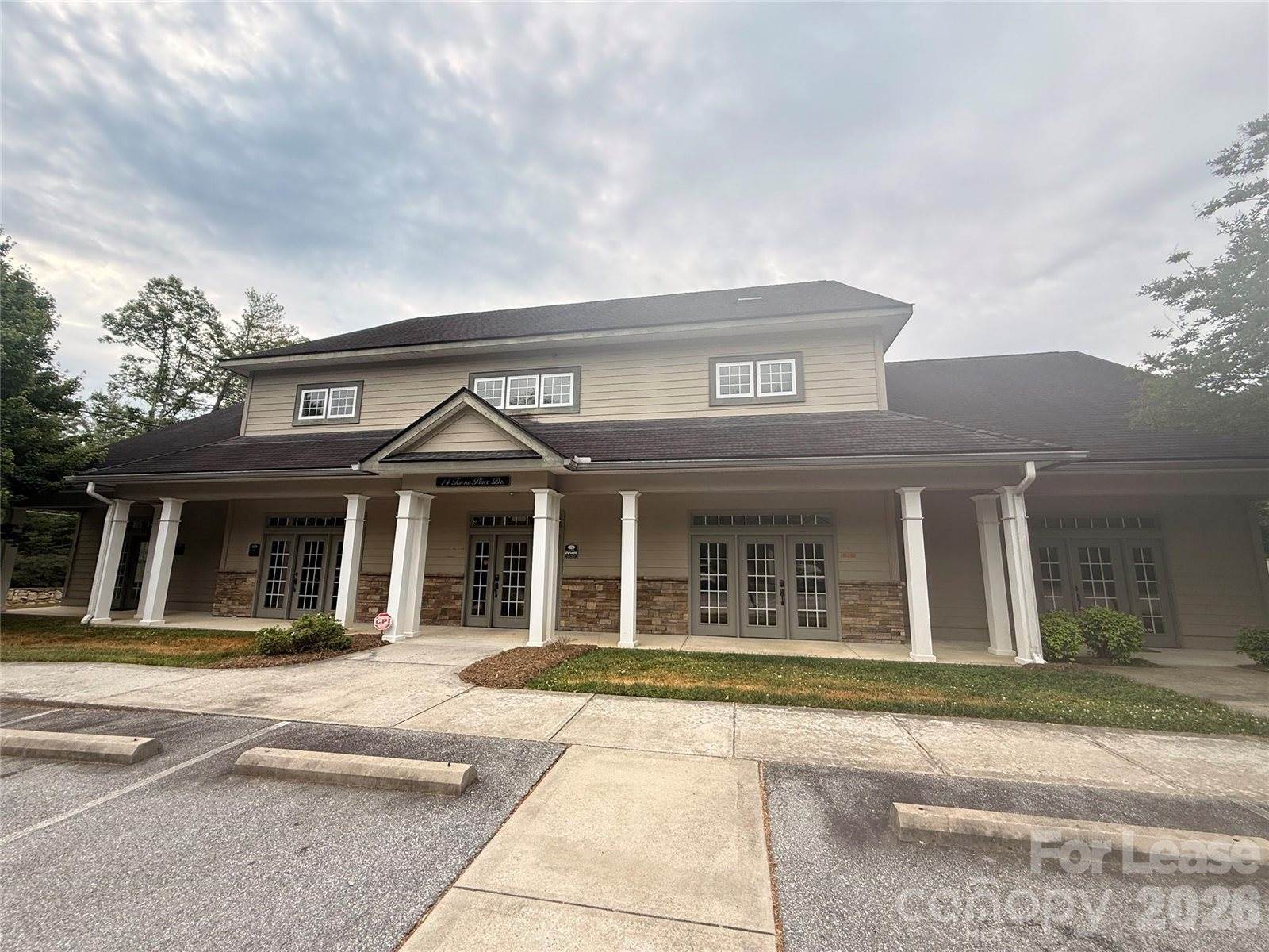 14 Towne Place Drive, Hendersonville, NC 28792