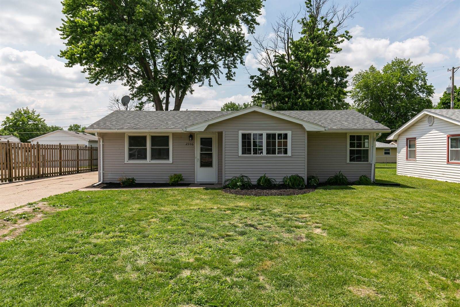 2306 9th Street, Silvis, IL 61282